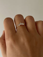 Load image into Gallery viewer, Halle
