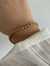 Load image into Gallery viewer, Faustine Bracelet
