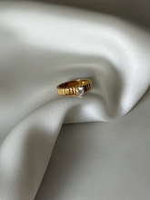 Load image into Gallery viewer, Leo
