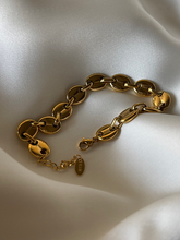 Load image into Gallery viewer, Quinn
