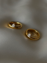 Load image into Gallery viewer, Amaris
