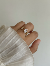 Load image into Gallery viewer, Kate
