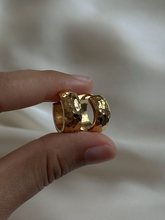 Load image into Gallery viewer, Hammered Hoops (SS)
