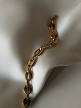 Load image into Gallery viewer, Quinn
